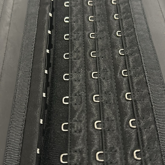 Steel boned latex waist trainer - Picture 5 of 8